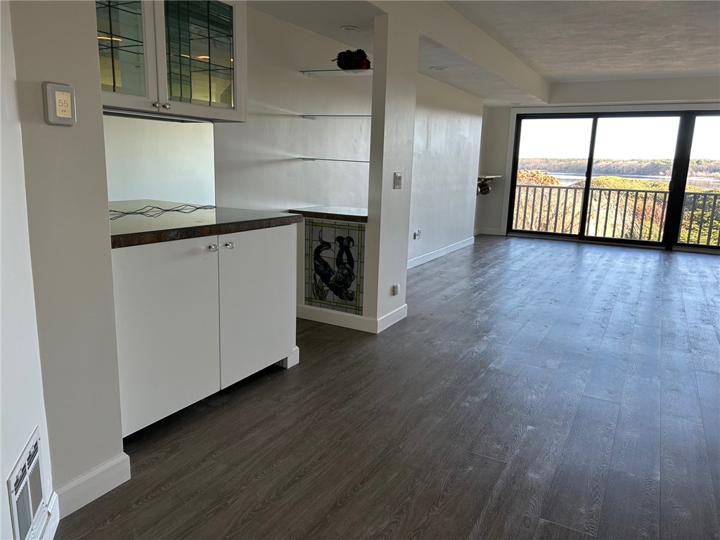 4494 Post Road, Unit 4 Warwick, RI 02818 - Photo 7 of 29 Dry bar in the living room