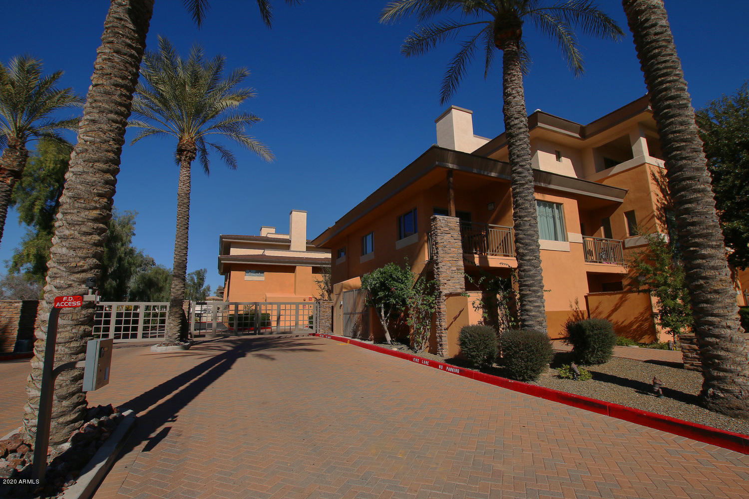 6940 East Cochise Road, Unit 1043 Paradise Valley, AZ 85253 - Photo 3 of 39 6940 E Cochise Rd UNIT 1043-large-002-03