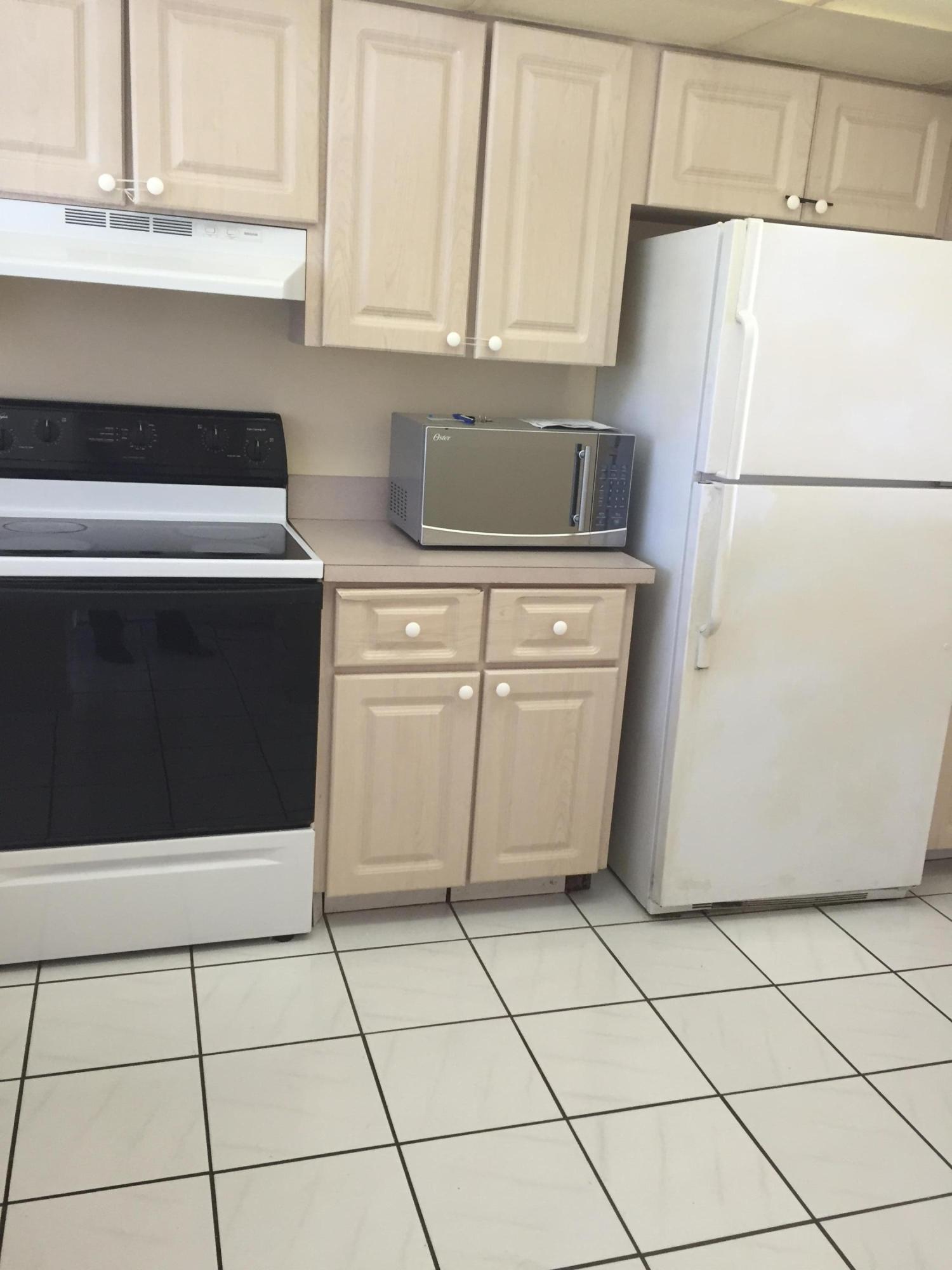 651 East Woolbright Road, Unit 404 Boynton Beach, FL 33435 - Photo 11 of 21 Kitchen