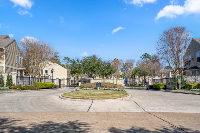 $224,000 | 13600 Breton Ridge Street, Unit 15B, Houston, TX 77070