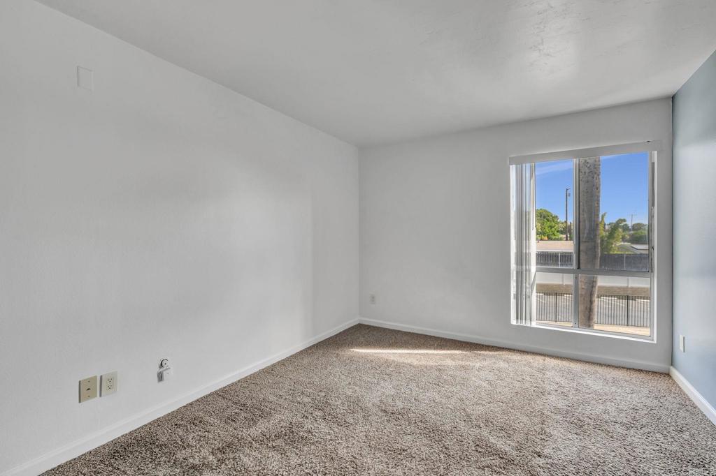 3571 Ruffin Road, Unit 239 San Diego, CA 92123 - Photo 15 of 33 an empty room with a window