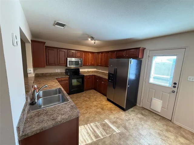 $1,725 | 5031 Mountain Spring Trail, Fort Worth, TX 76123