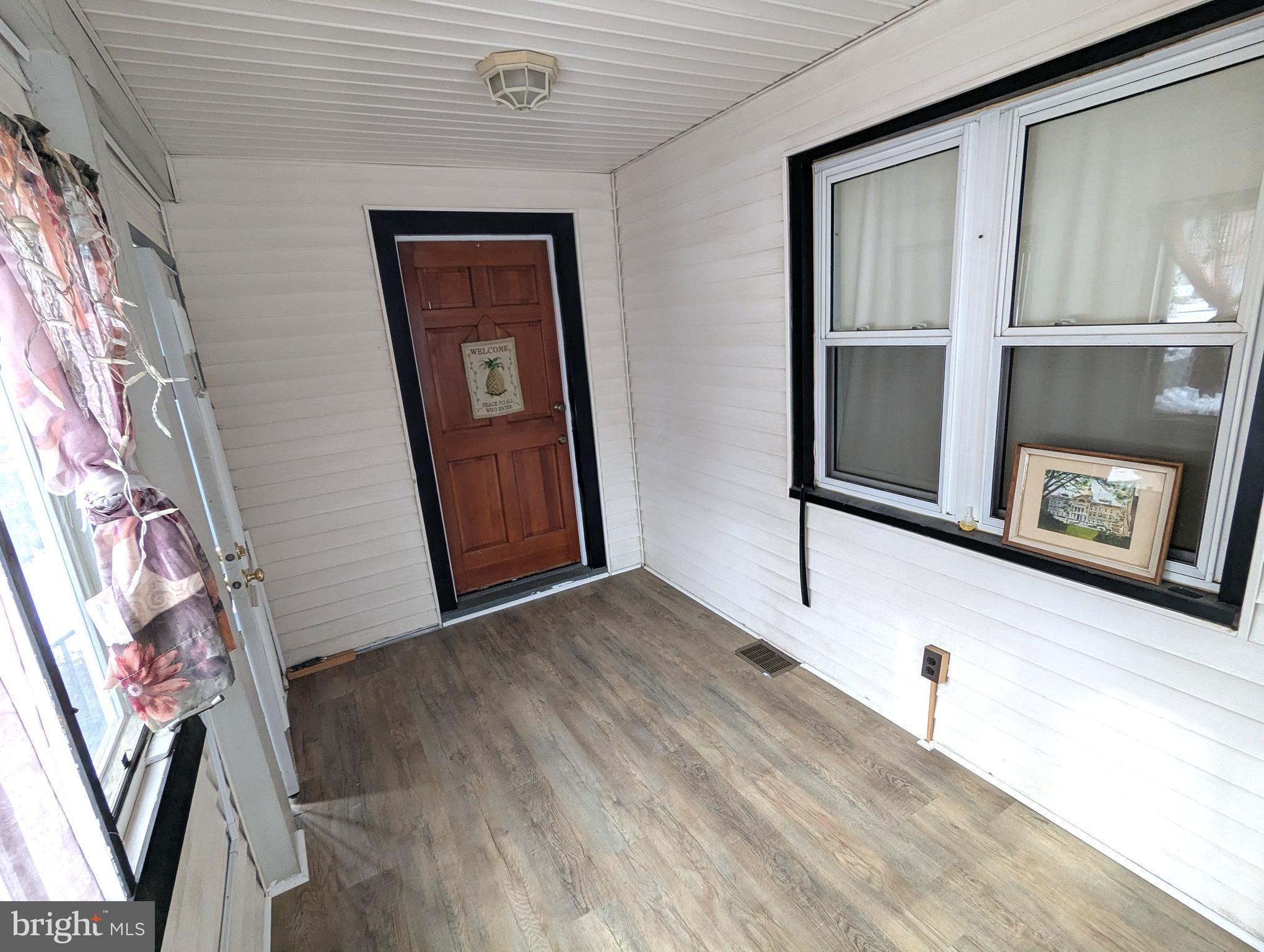 30 Crescent Avenue Ewing, NJ 08638 - Photo 3 of 29 Entry/enclosed porch