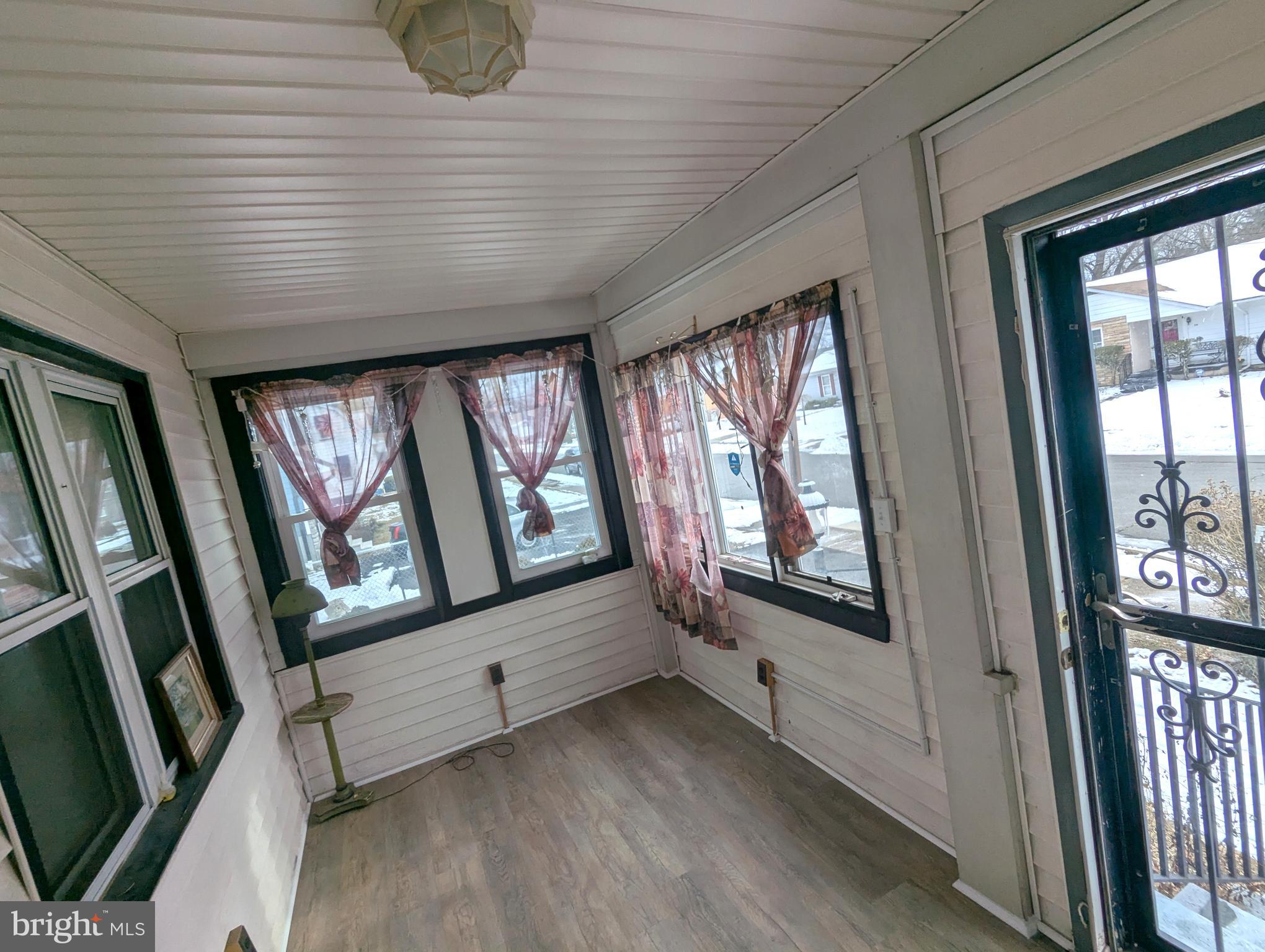 30 Crescent Avenue Ewing, NJ 08638 - Photo 4 of 29 Entry/enclosed porch