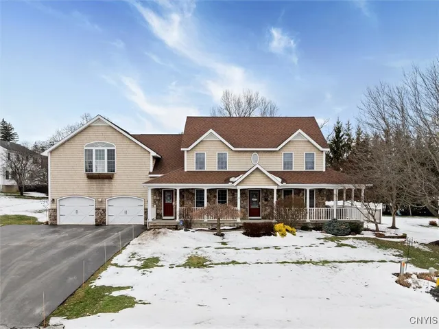 $689,000 | 8 Waterford Lane, New Hartford, NY 13501