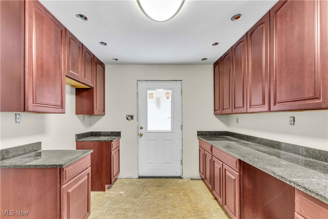 3232 Warrington Road Cleveland, OH 44120 - Photo 8 of 41 Gallery Image 8
