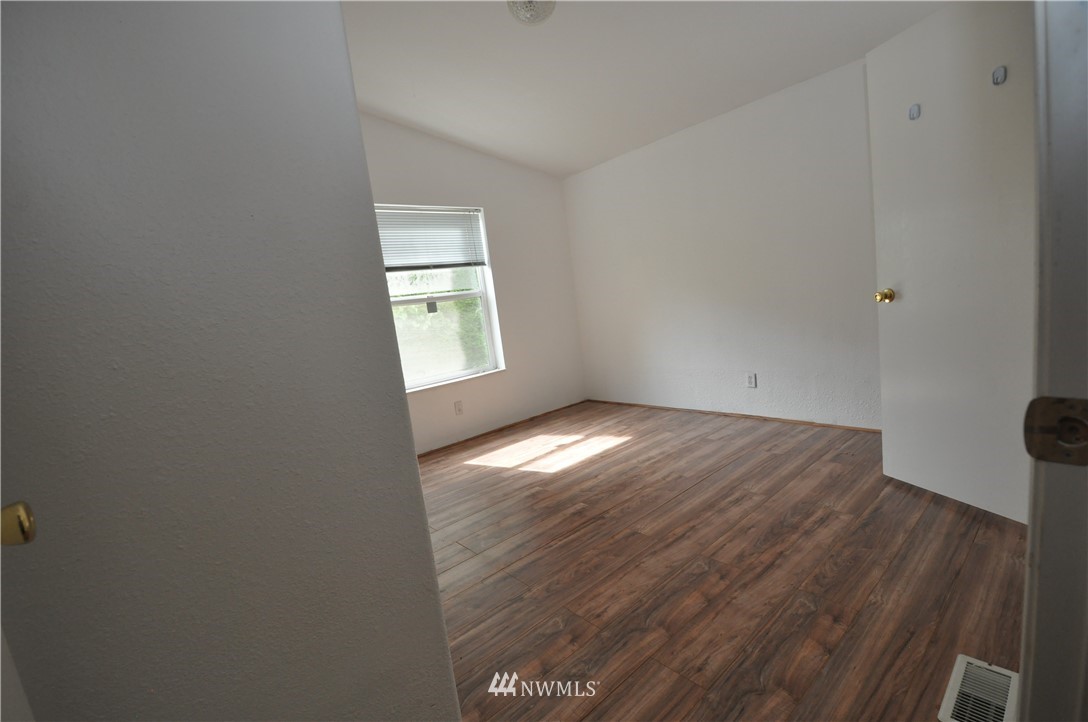 511 B Division Street Hamilton, WA 98284 - Photo 9 of 19 Gallery Image 9
