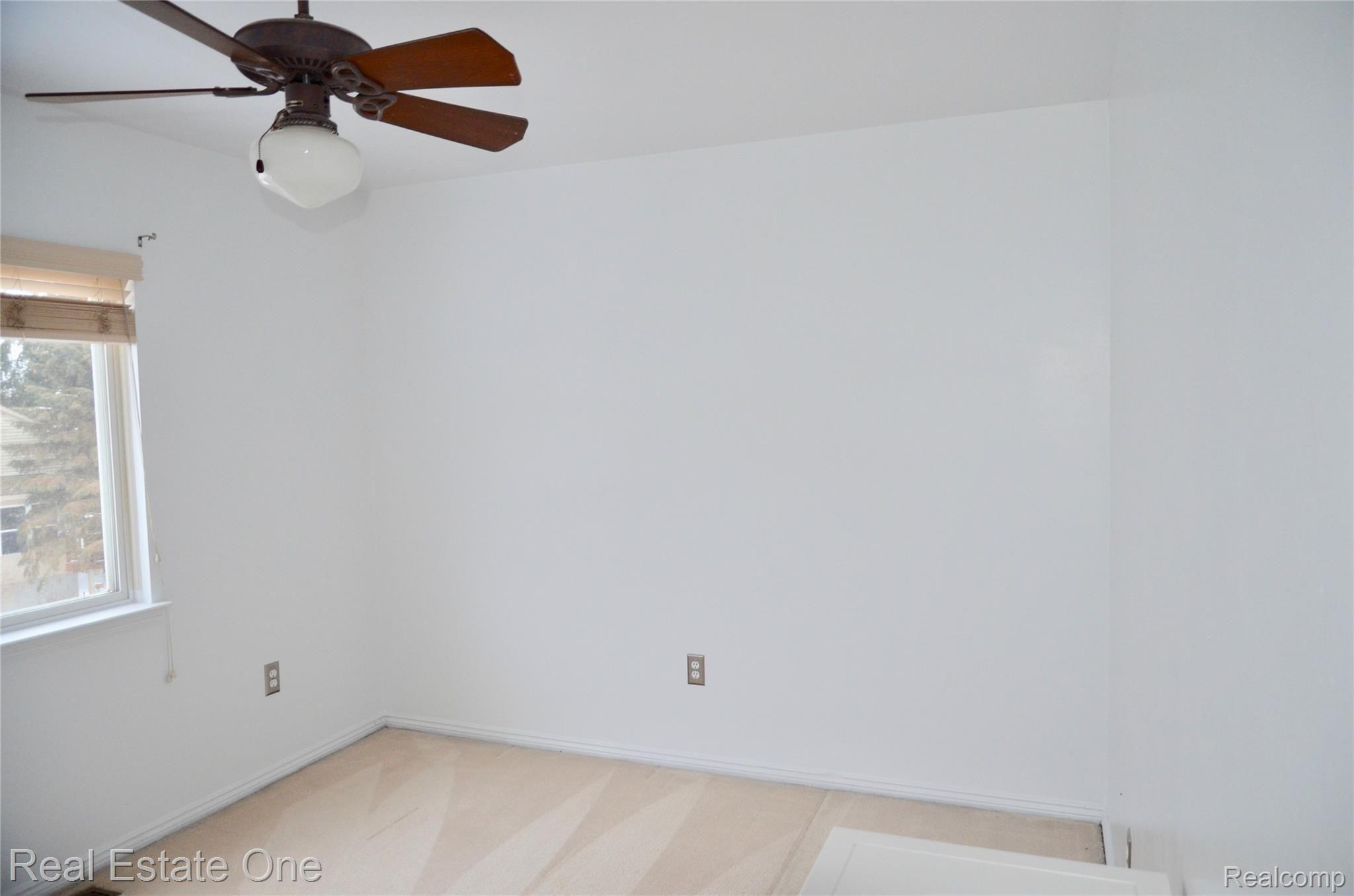 75 Ridge Field Court Oxford, MI 48371 - Photo 14 of 20 Bedroom 2 Upstairs.