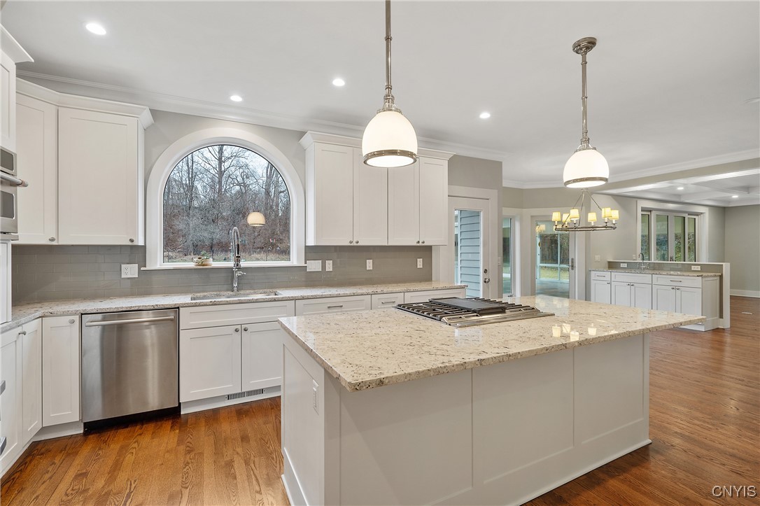 7033 Highfield Road De Witt, NY 13066 - Photo 10 of 48