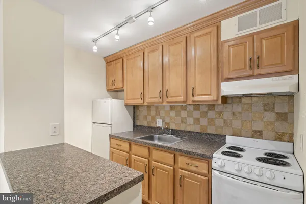 $199,000 | 1901 John F Kennedy Boulevard, Unit 816, Philadelphia, PA 19103
