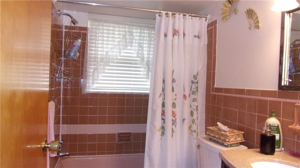 543 Country Club Road Washington, PA 15301 - Photo 7 of 22 Bathroom Main Floor