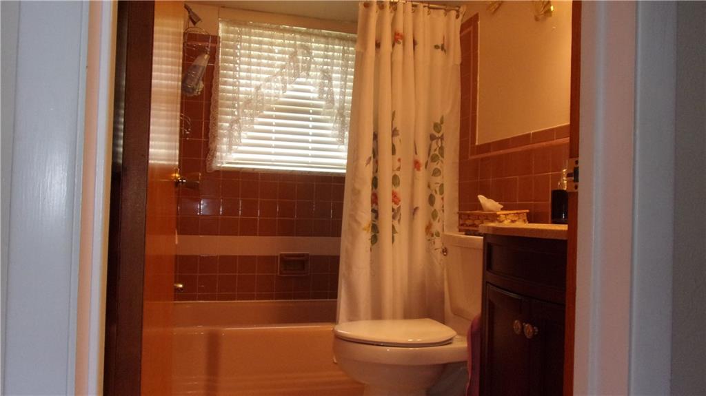 543 Country Club Road Washington, PA 15301 - Photo 8 of 22 Bathroom Main Floor