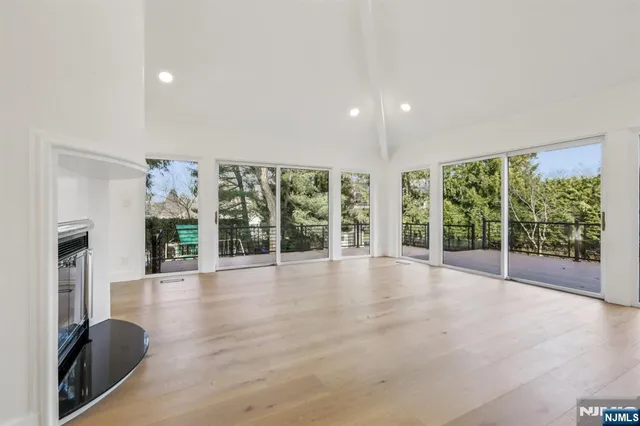 $8,900 | 22 Laurence Court, Closter, NJ 07624