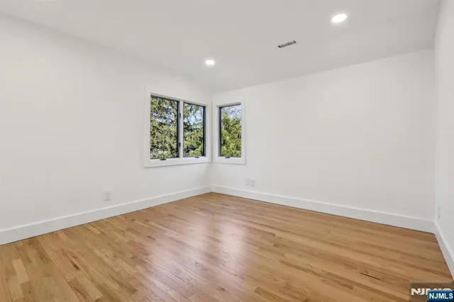 $8,900 | 22 Laurence Court, Closter, NJ 07624