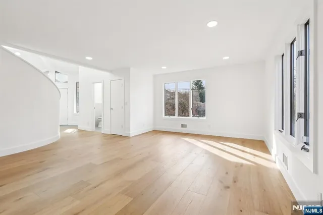 $8,900 | 22 Laurence Court, Closter, NJ 07624