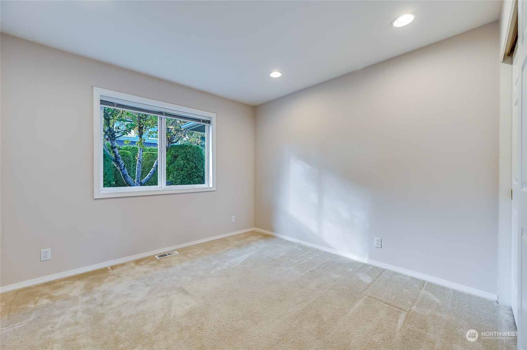 2504 240th Street Southeast Bothell, WA 98021 - Photo 27 of 40 an empty room with windows