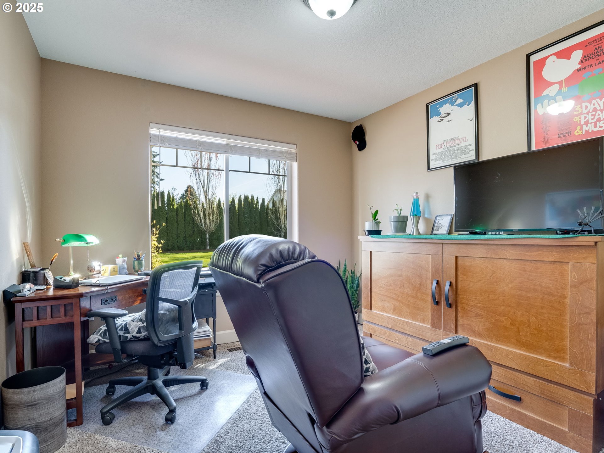 1047 Taurus Loop Northeast Keizer, OR 97303 - Photo 17 of 23 a work room with furniture and a potted plant