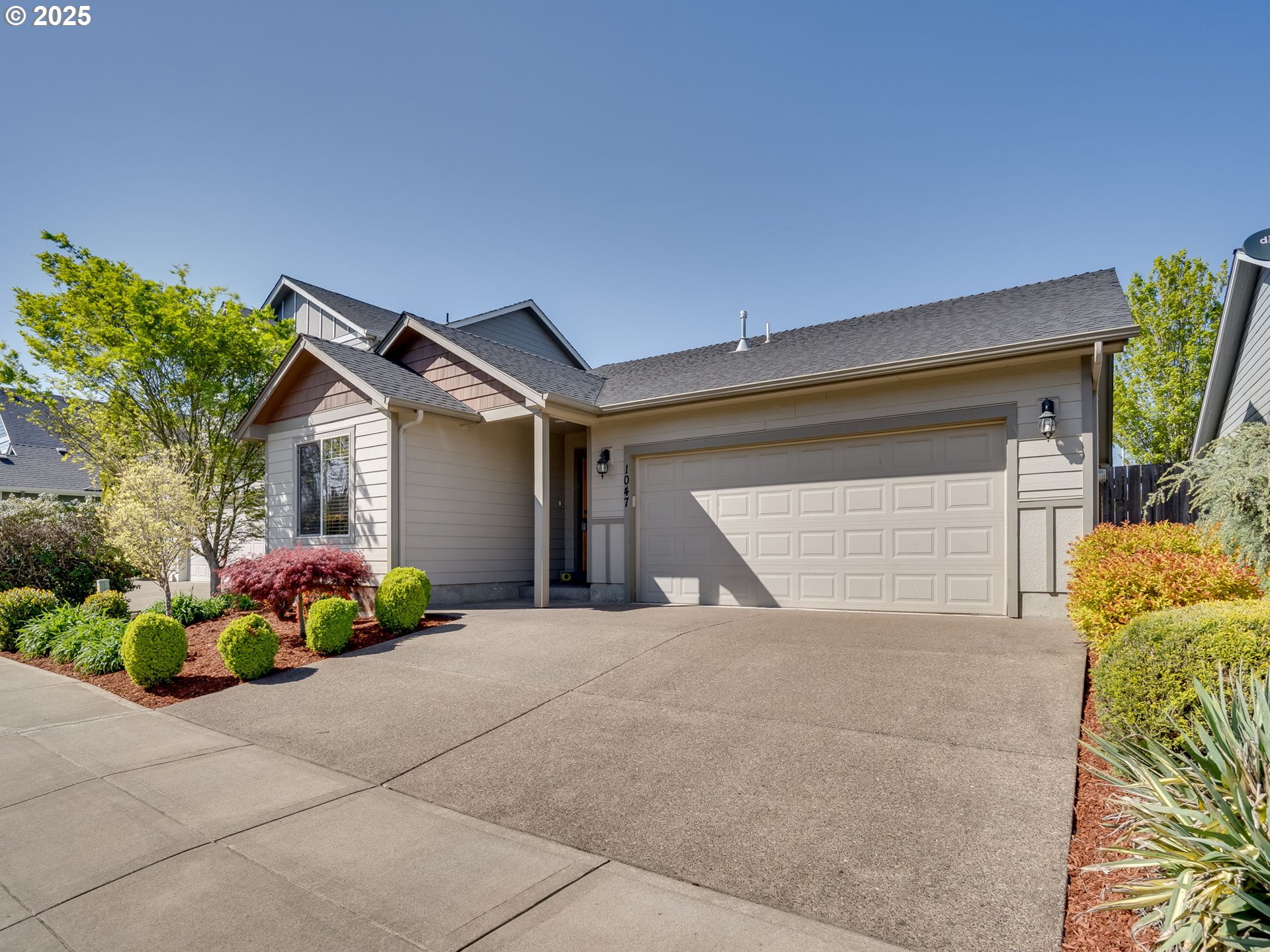 1047 Taurus Loop Northeast Keizer, OR 97303 - Photo 2 of 23 a front view of a house with a yard and garage