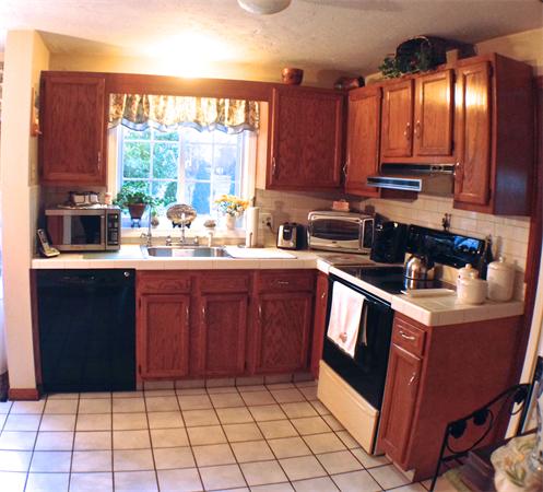 19 Thomas Road Berkley, MA 02779 - Photo 4 of 18 Gallery Image 4