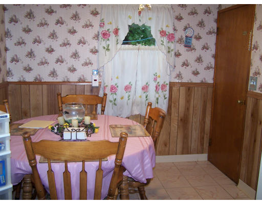 60 Redfern Drive Springfield, MA 01109 - Photo 3 of 8 Gallery Image 3