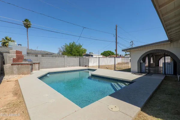 $379,900 | 5802 North 61st Drive, Glendale, AZ 85301