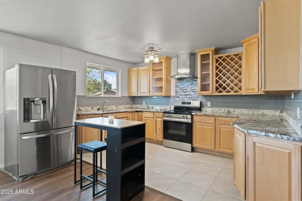 $379,900 | 5802 North 61st Drive, Glendale, AZ 85301
