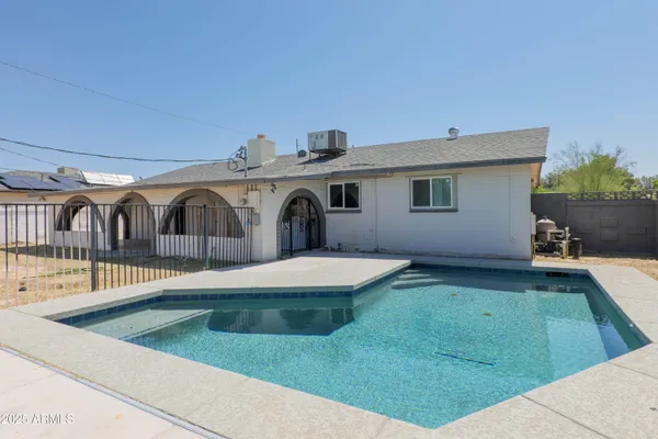 $379,900 | 5802 North 61st Drive, Glendale, AZ 85301