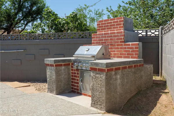 $379,900 | 5802 North 61st Drive, Glendale, AZ 85301