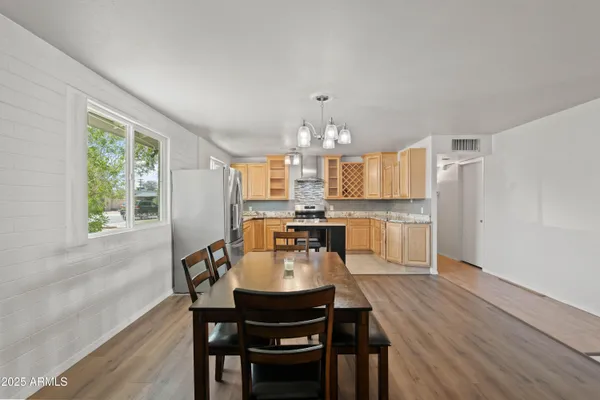 $379,900 | 5802 North 61st Drive, Glendale, AZ 85301