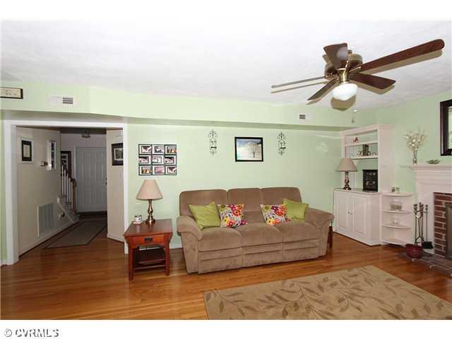 8707 Overhill Road Henrico, VA 23229 - Photo 14 of 22 Den/Family/Great Room - Family Room Looking into the Foyer