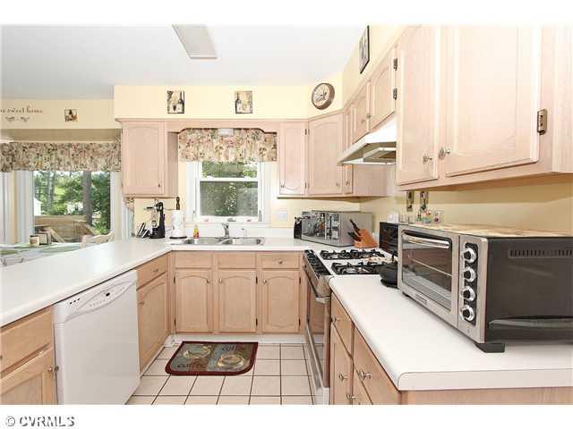 8707 Overhill Road Henrico, VA 23229 - Photo 9 of 22 Kitchen - Bright Kitchen Work Area with Maple Cabinets, Gas Cooking
