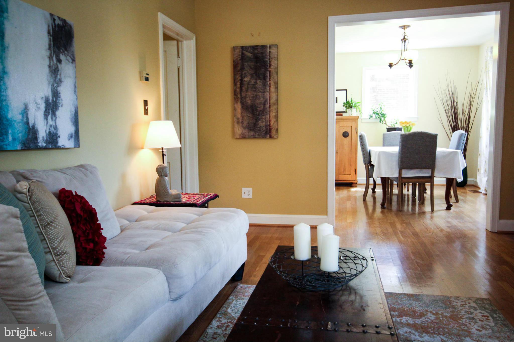 9950 Moss Avenue Silver Spring, MD 20901 - Photo 2 of 30 Living Room