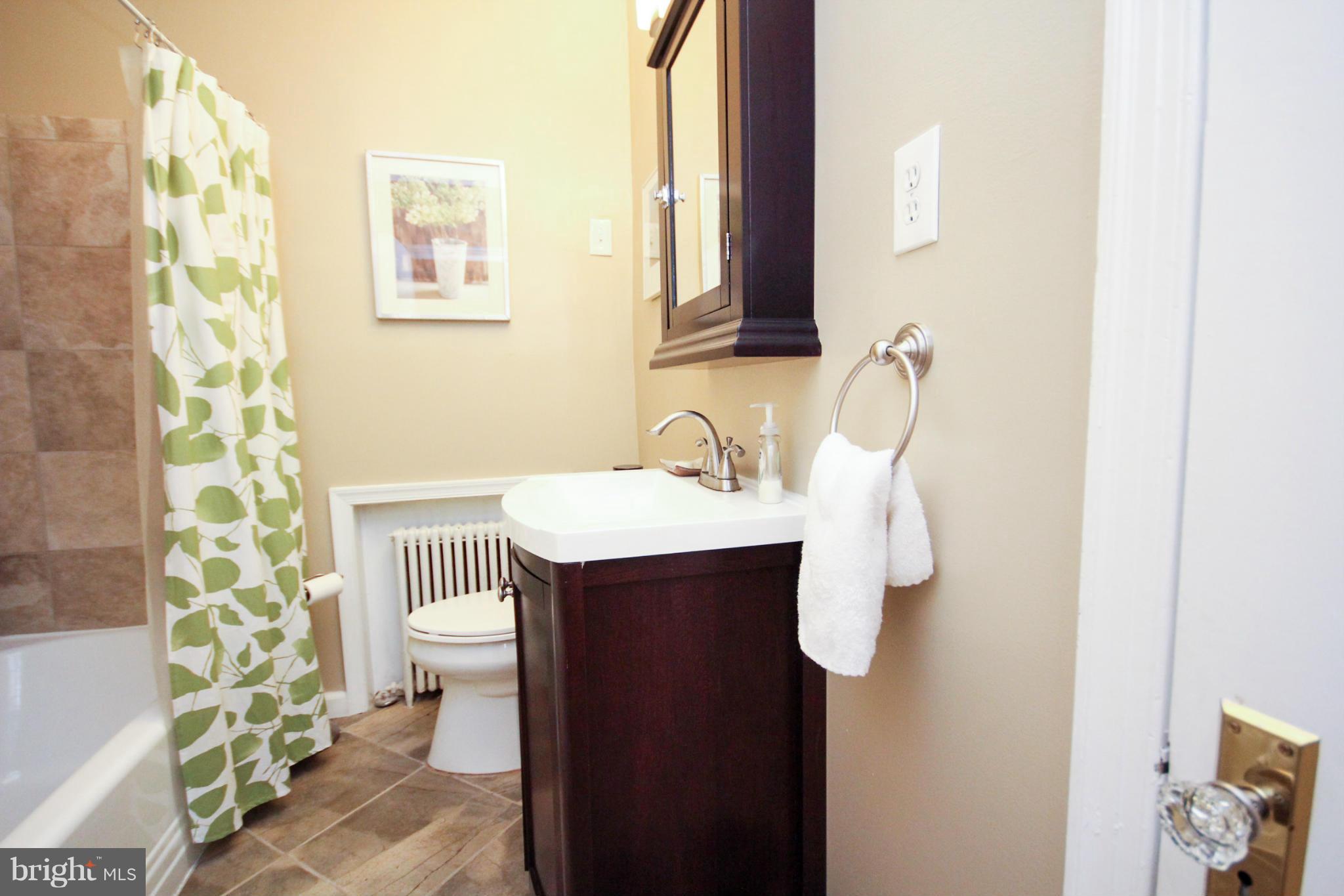 9950 Moss Avenue Silver Spring, MD 20901 - Photo 15 of 30 Bath