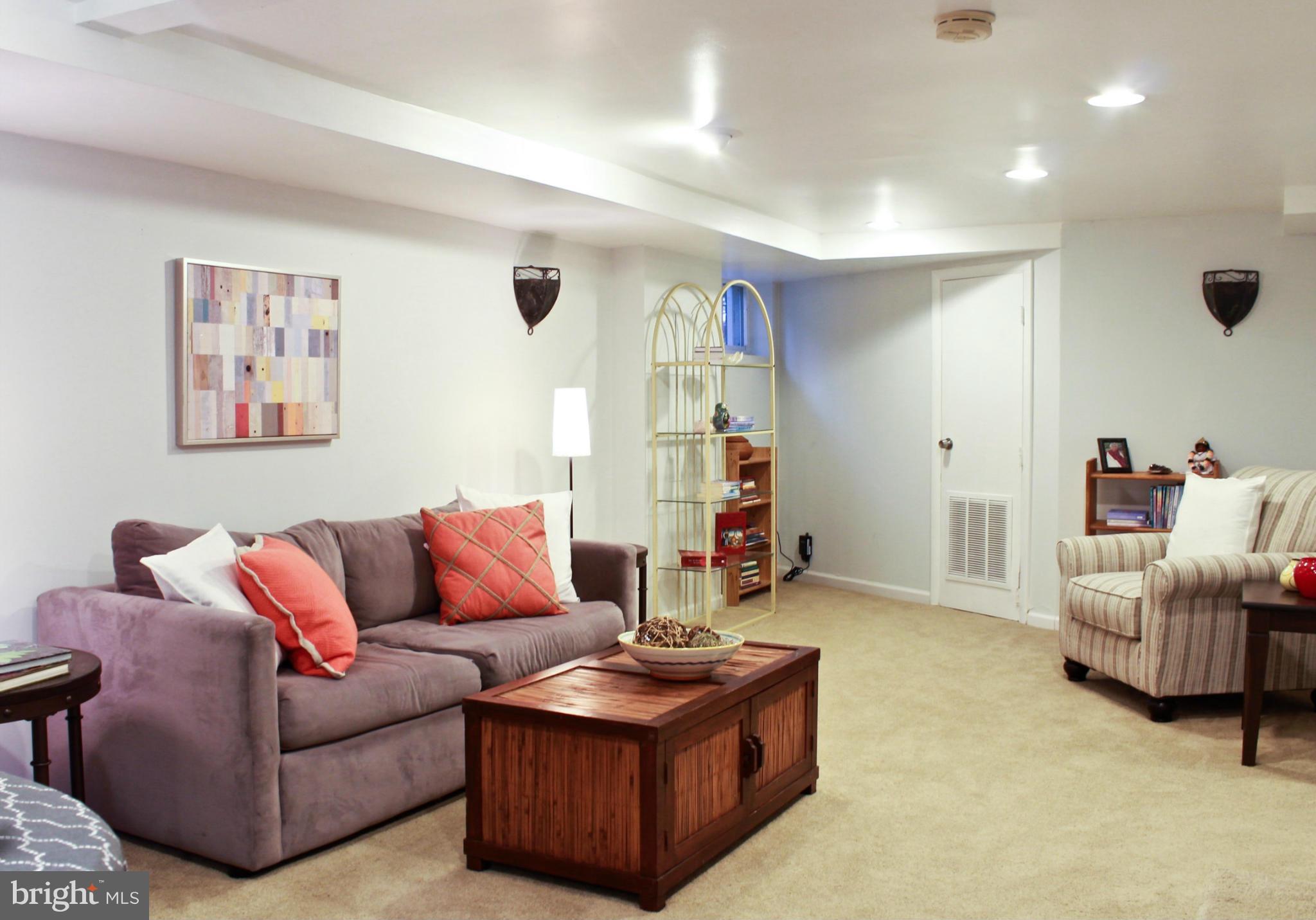 9950 Moss Avenue Silver Spring, MD 20901 - Photo 26 of 30 Family Room