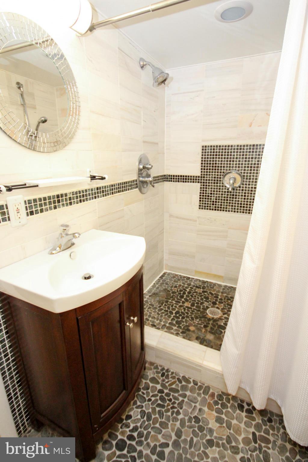 9950 Moss Avenue Silver Spring, MD 20901 - Photo 29 of 30 Bath