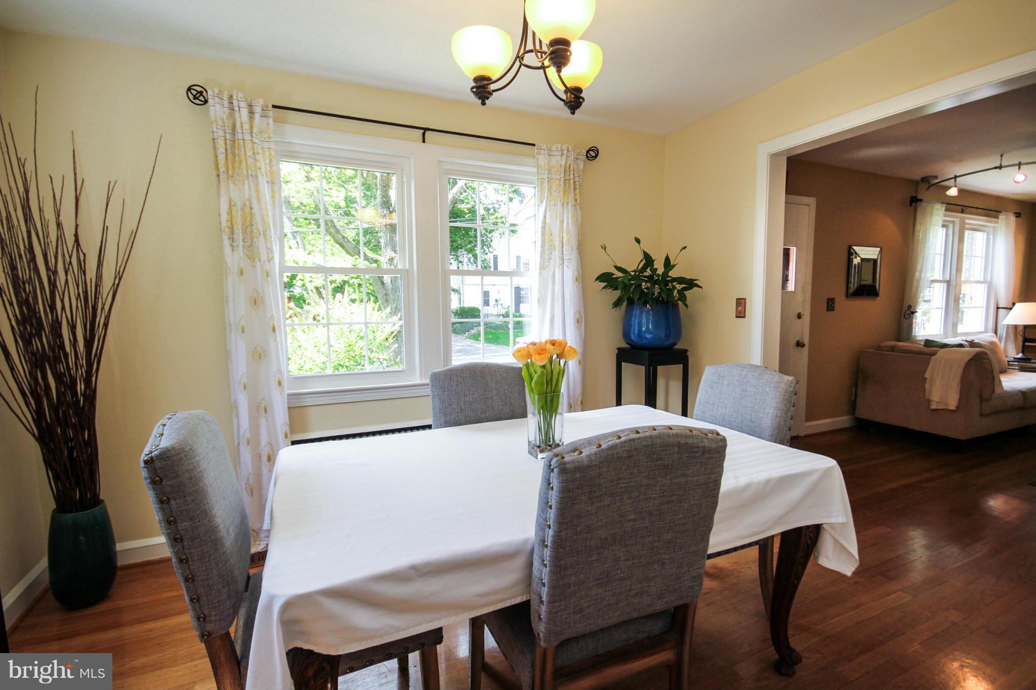 9950 Moss Avenue Silver Spring, MD 20901 - Photo 6 of 30 Dining Room