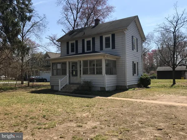 a house view with a outdoor space