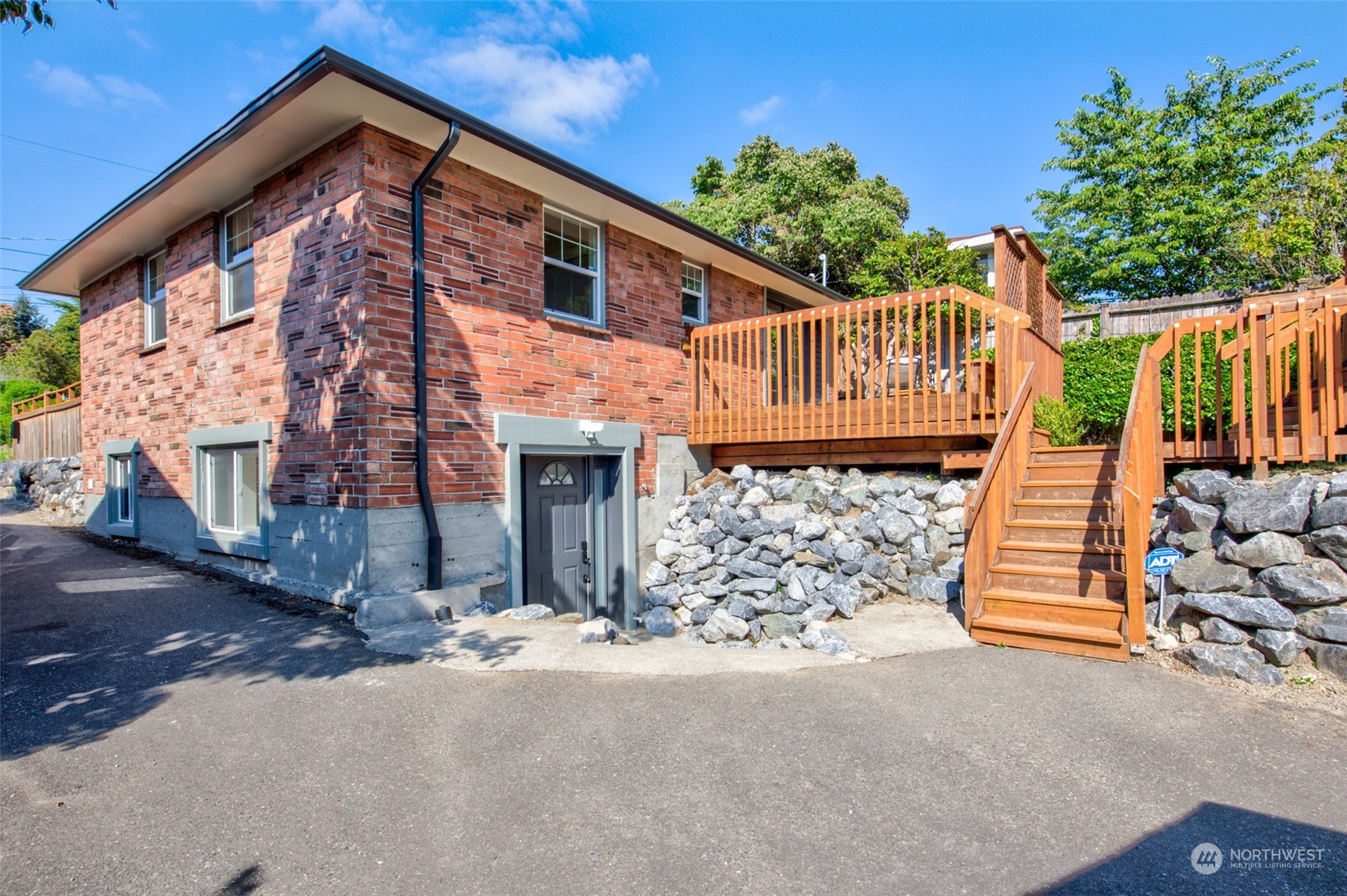 3525 Southwest Kenyon Street Seattle, WA 98126 - Photo 2 of 36 Gallery Image 2
