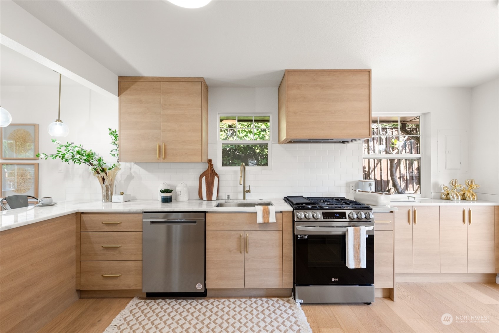 3525 Southwest Kenyon Street Seattle, WA 98126 - Photo 10 of 36 Gallery Image 10