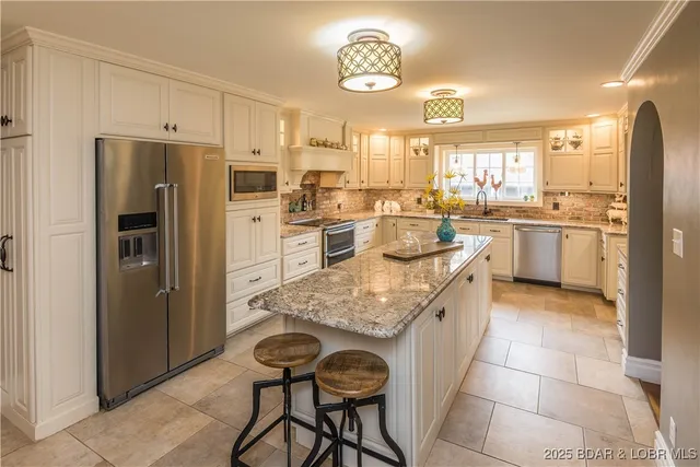 $1,087,000 | 3421 Country Club Drive, Jefferson City, MO 65109