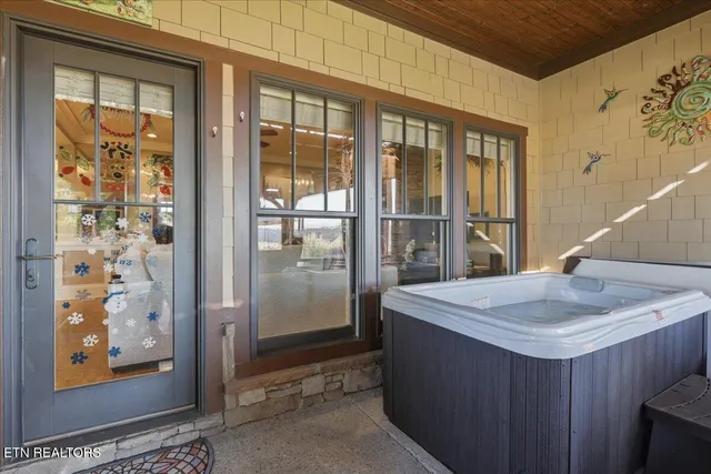 $1,250,000 | 2620 Persimmon Ridge, Loudon, TN 37774