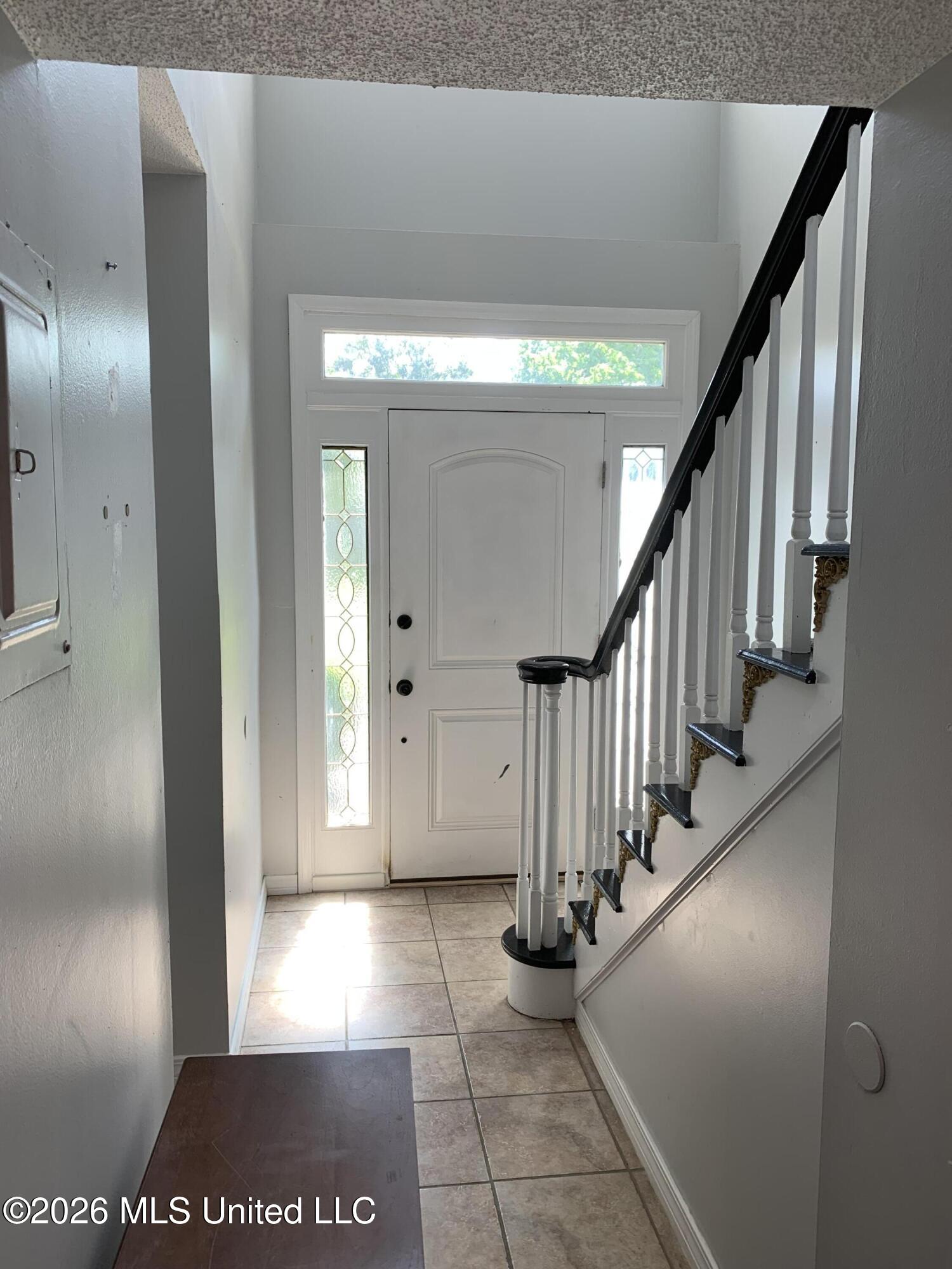 928 Courthouse Road, Unit 38 Gulfport, MS 39507 - Photo 2 of 21 Foyer