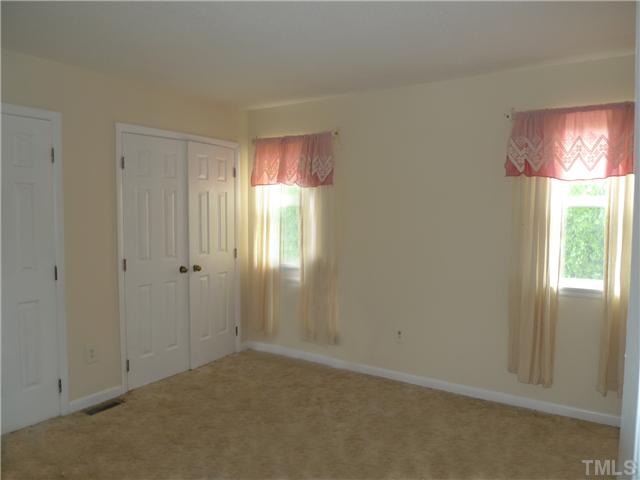 6018 Farm Gate Road Raleigh, NC 27606 - Photo 5 of 6