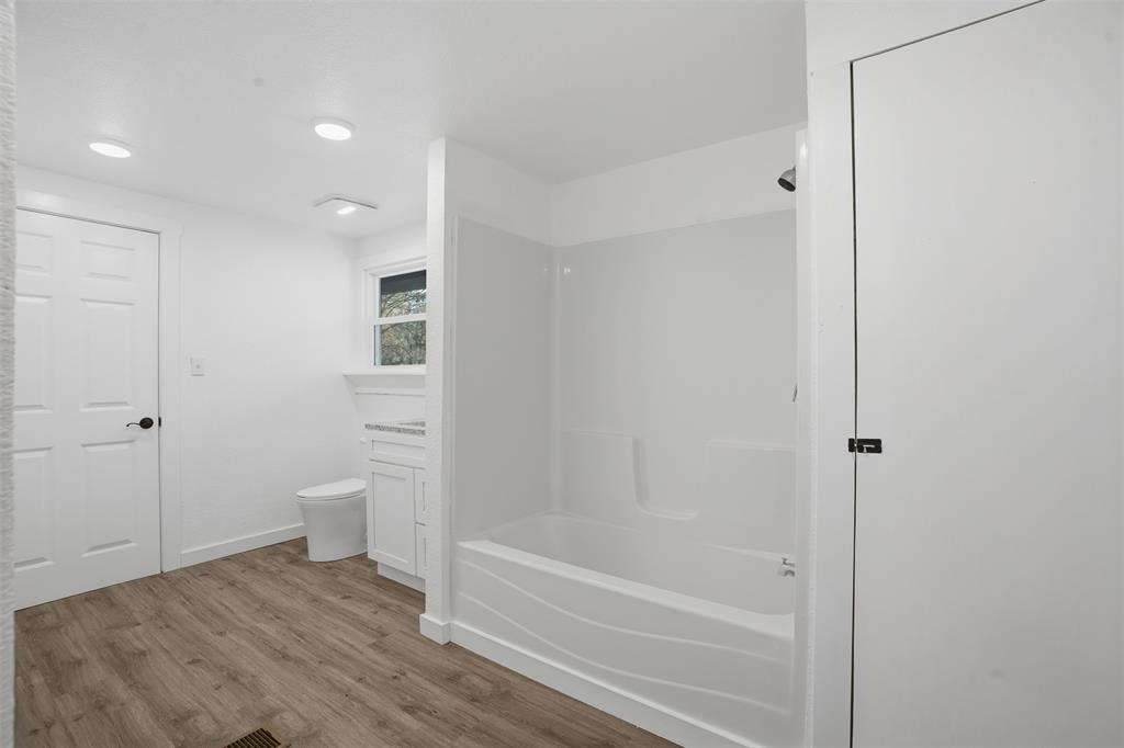 3148 Medlin Road East Mountain, TX 75645 - Photo 20 of 36 a bathroom with a bathtub and toilet