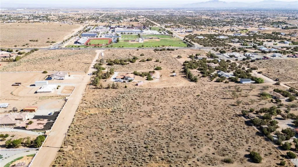 44 Christina Road Oak Hills, CA 92344 - Photo 10 of 20