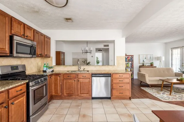 $229,000 | 1335 North Crossing Drive, Unit 1335, Atlanta, GA 30329