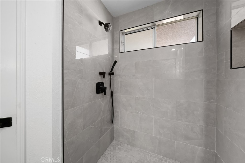 634 Riviera Circle Nipomo, CA 93444 - Photo 26 of 40 a bathroom with a glass shower door