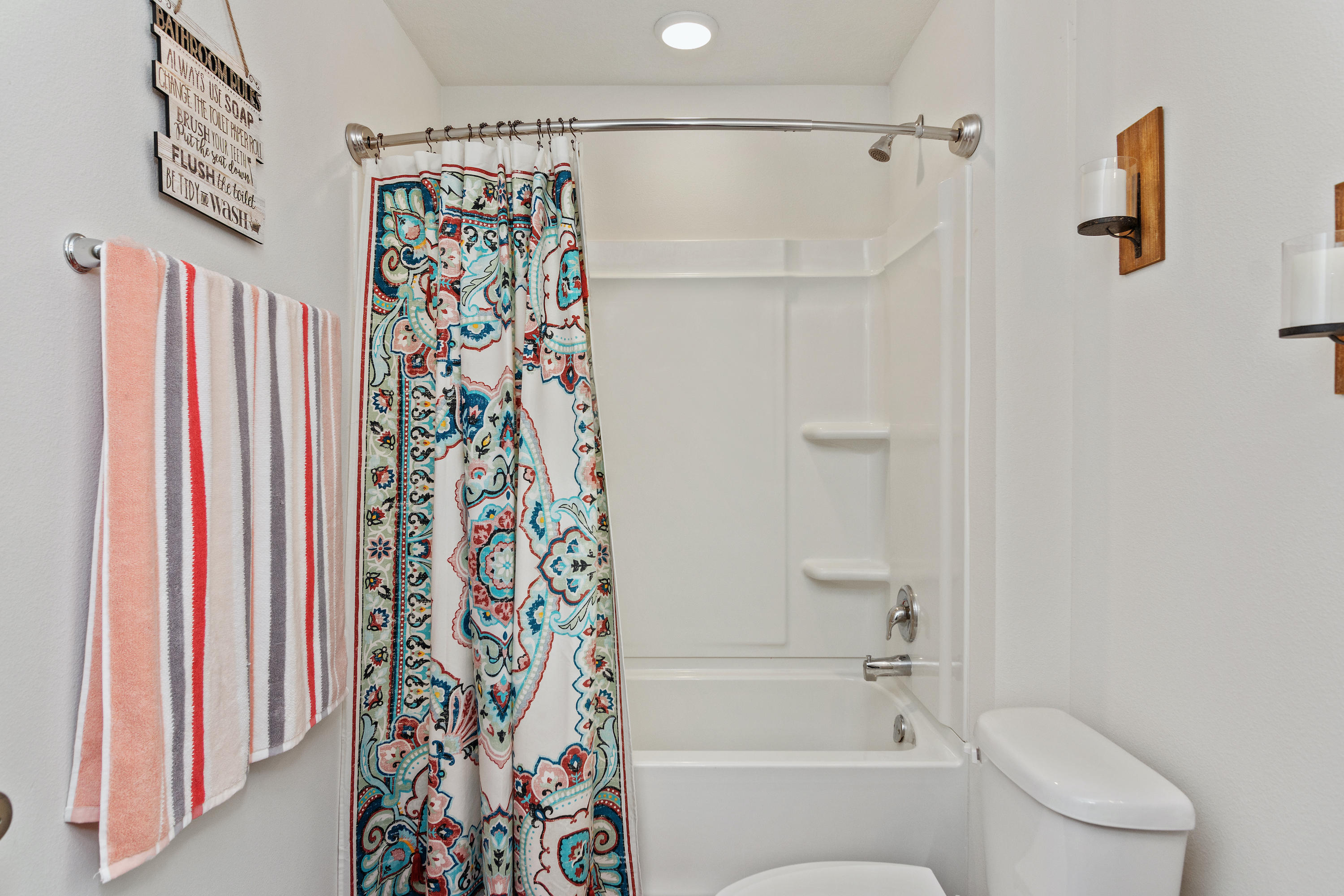 501 Merganser Way Crestview, FL 32539 - Photo 13 of 34 a bathroom with a bathtub and shower