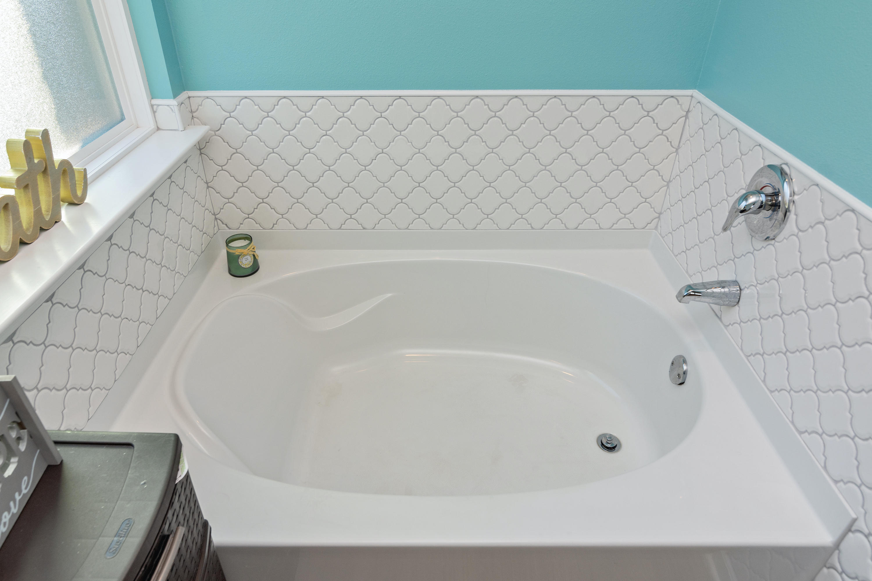 501 Merganser Way Crestview, FL 32539 - Photo 21 of 34 a bathroom with a bathtub
