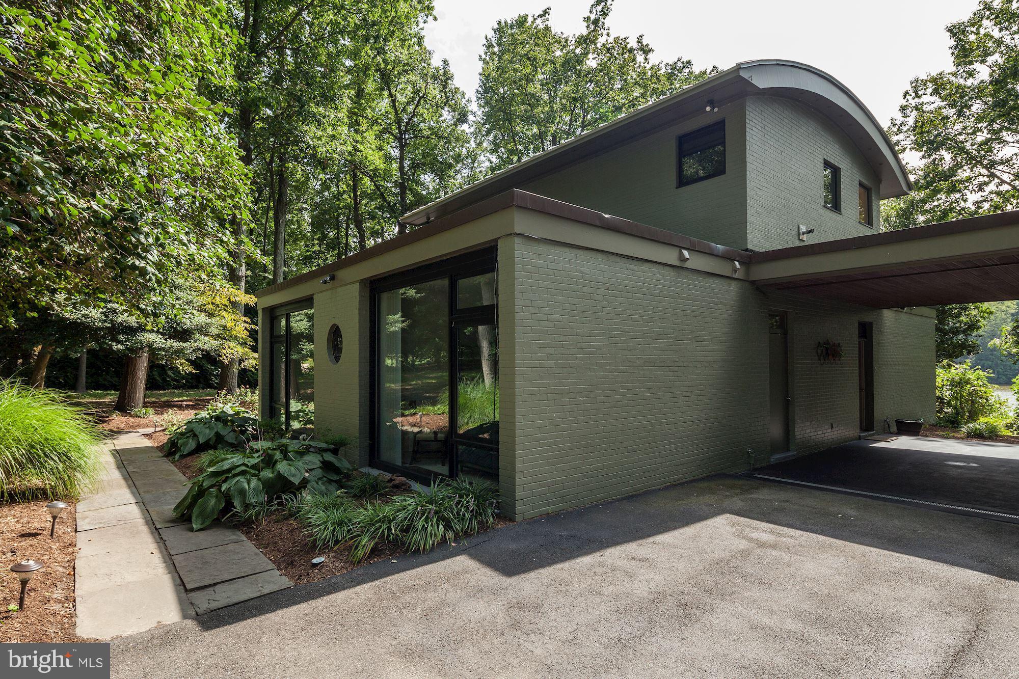 The Glass House on Otter Pond